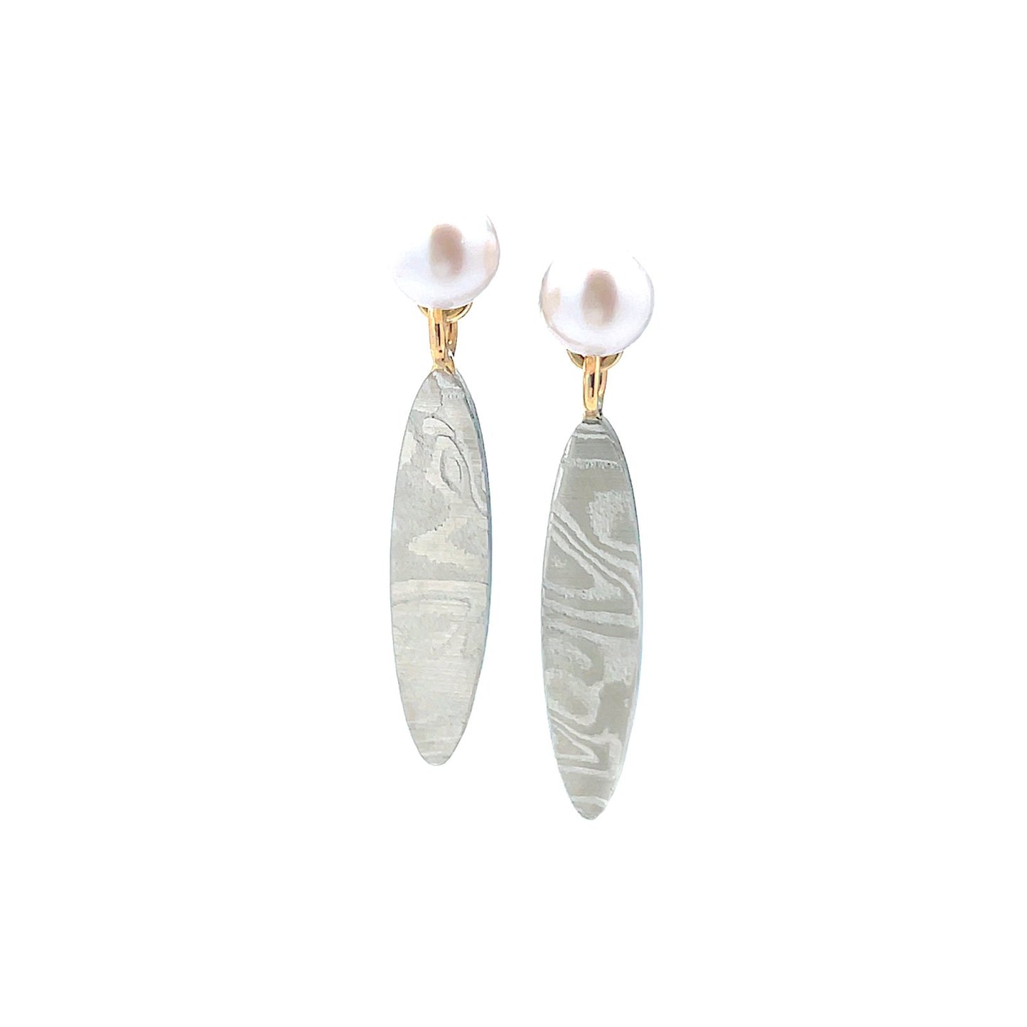 Pair of drop earrings oval with a damascus steel pattern and pearl, on a white background.