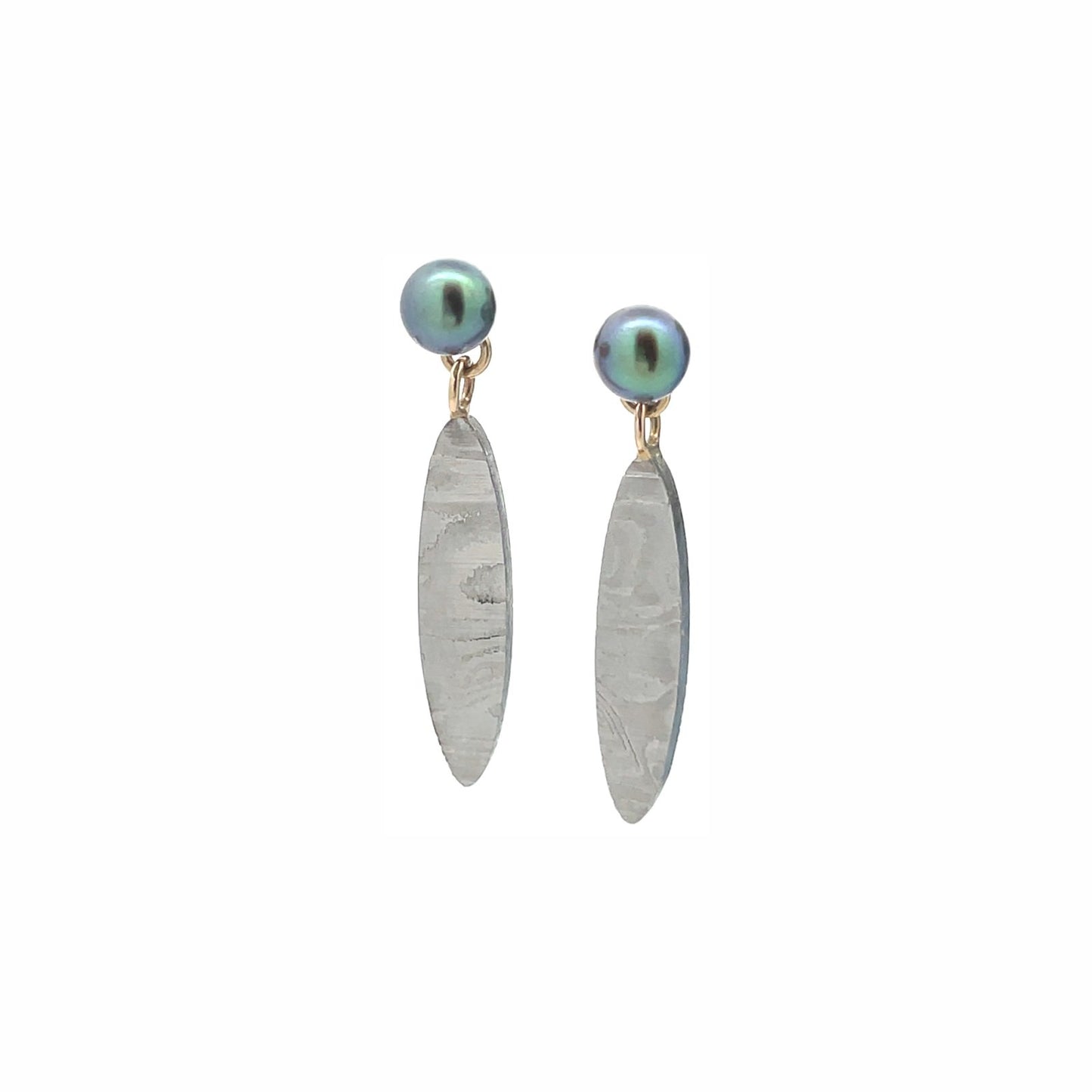 Pair of drop earrings oval with a damascus steel pattern and pearl, on a white background.