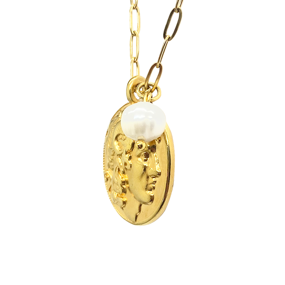 Gold chain necklace with a circular pendantand single pearl