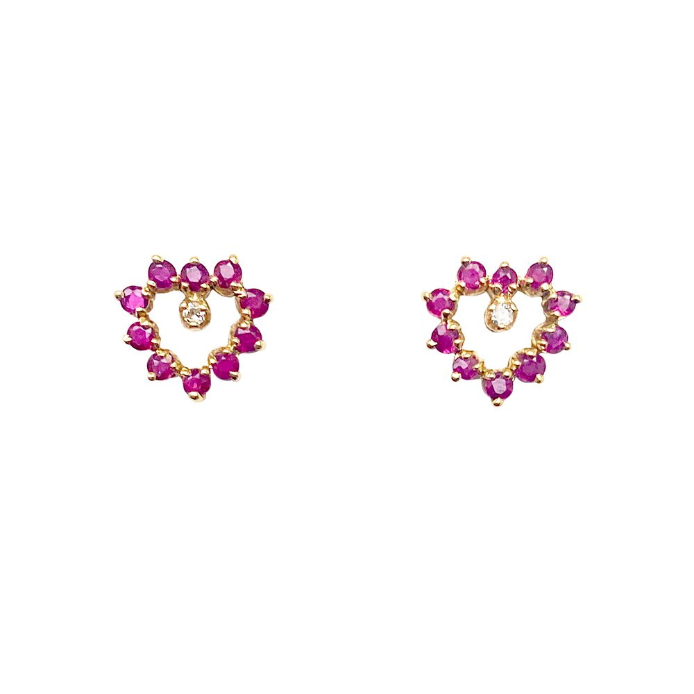Yellow gold heart-shaped stud earrings with rubies and a diamond in the center, on a white background.