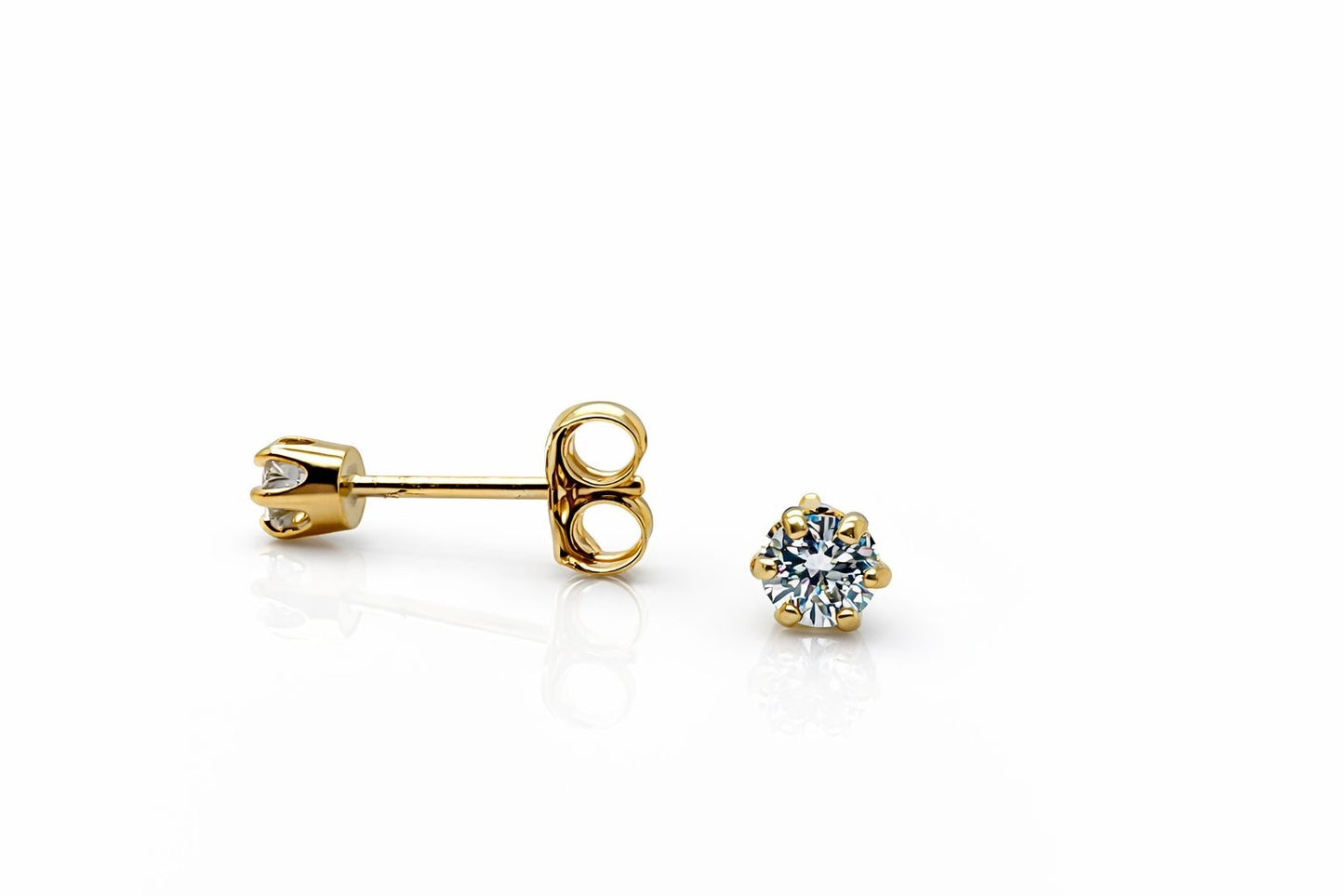 Yellow gold stud earrings