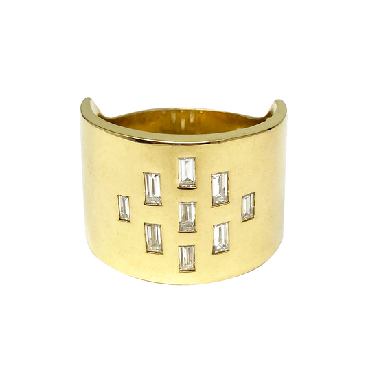 CONS. 18K Ring with Diamond Baguettes (0.70ctw)