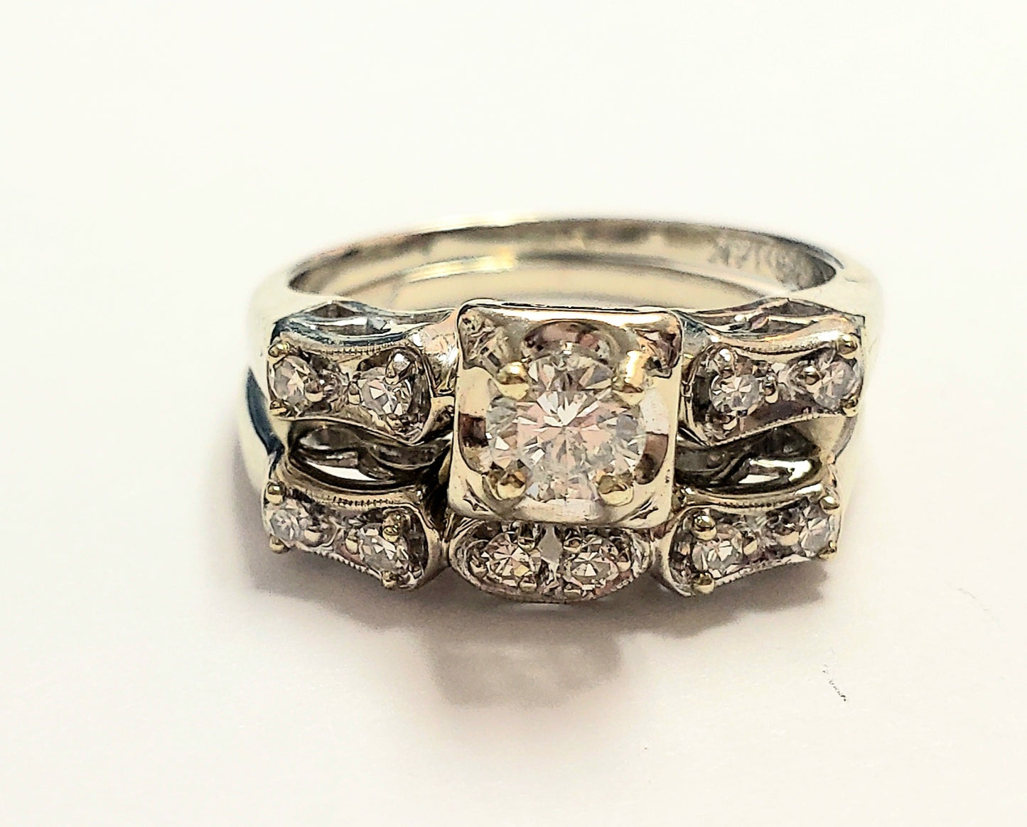 Vintage Nat Dia Wedding Set 14ktWG Ctr - .20ct, Melee - .20ct
